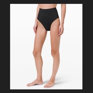 NWT Lululemon bikini bottom